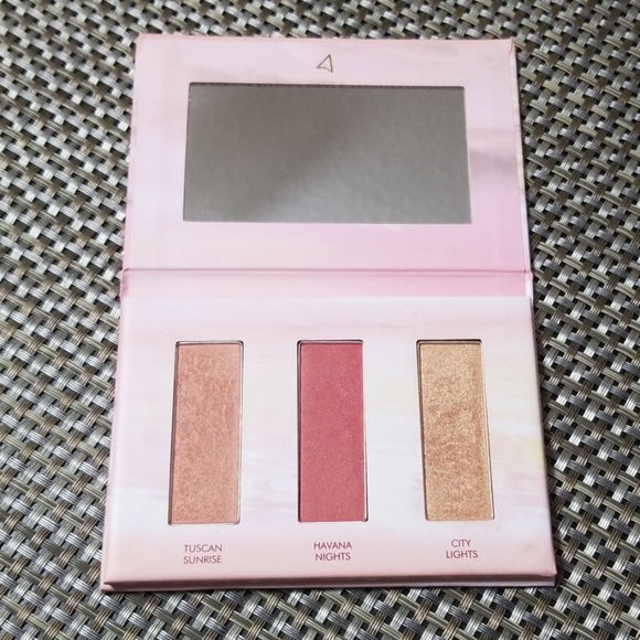 3 for 50 💗 Wander Beauty palette - Picture 1 of 2